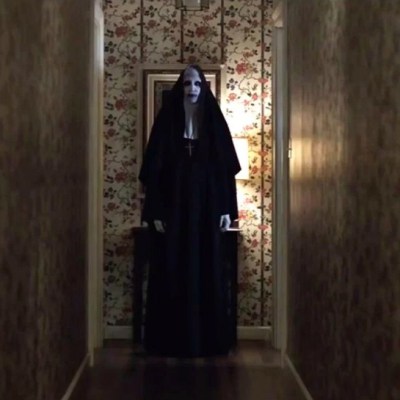 https://www.denofgeek.com/wp-content/uploads/2017/09/the-conjuring-2-the-nun.jpg?resize=400%2C400