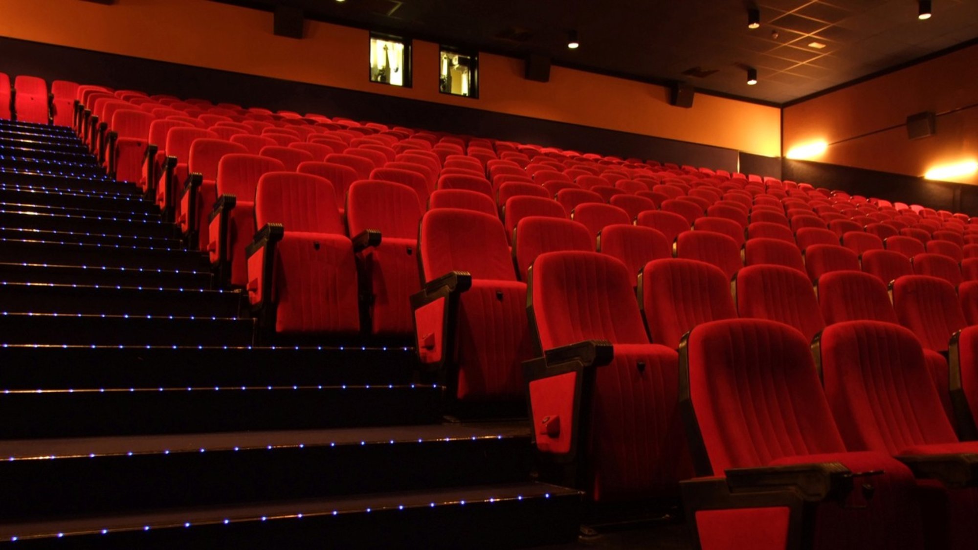 The Issue With Movie Theater Lights Coming Up Early Den Of Geek