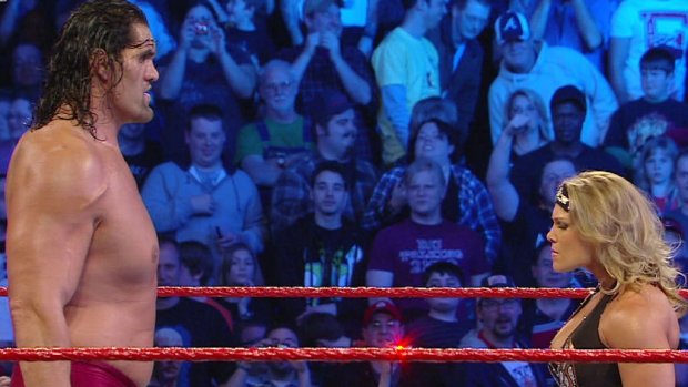 WOMEN IN ROYAL RUMBLE - BETH PHOENIX (2010)