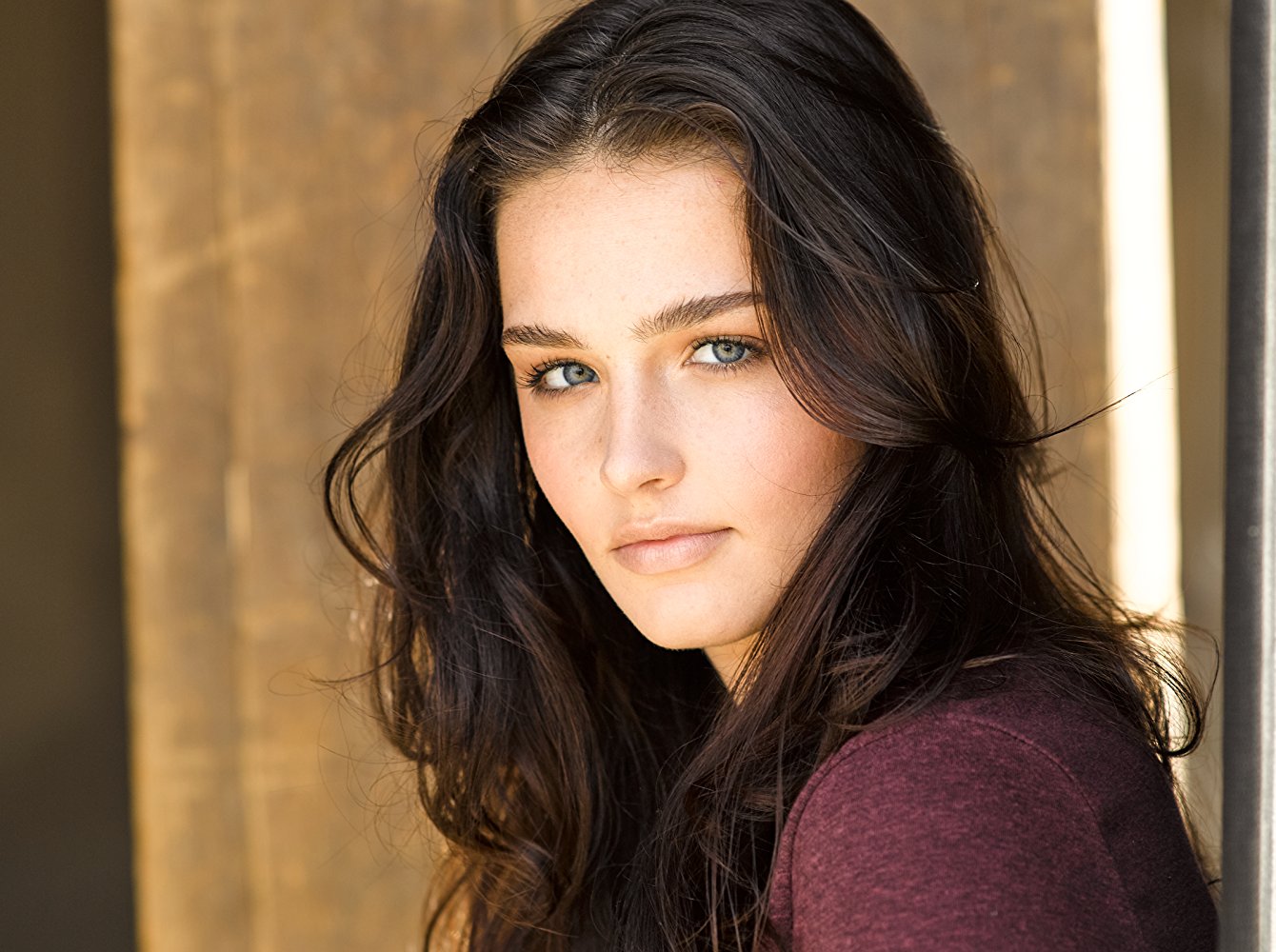 Less Than Zero Hulu Tv Pilot Fills In The Cast Den Of Geek