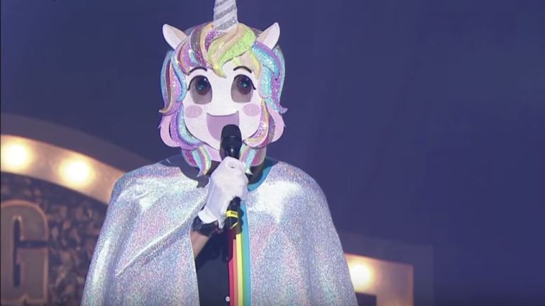 Deadpool 2 Ryan Reynolds Dresses As Unicorn To Sing Showtunes Den Of Geek