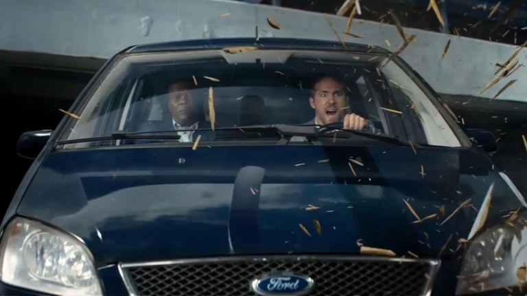 Ryan Reynolds and Samuel L. Jackson in The Hitman's Bodyguard (2017)