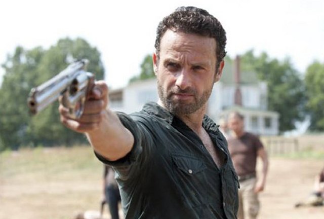 The Walking Dead Andrew Lincoln Planned To Leave Sooner Den Of Geek