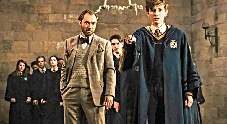 Fantastic Beasts 2 Featurette Takes You Back To Hogwarts Den Of Geek Fantastic beasts and where to find them. fantastic beasts 2 featurette takes you