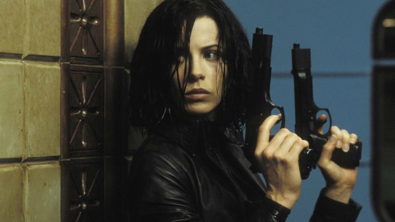 Kate Beckinsale with guns in first Underworld