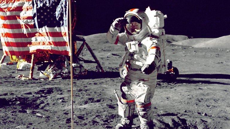 Neil Armstrong S Family Settles The First Man Flag Fiasco Den Of Geek