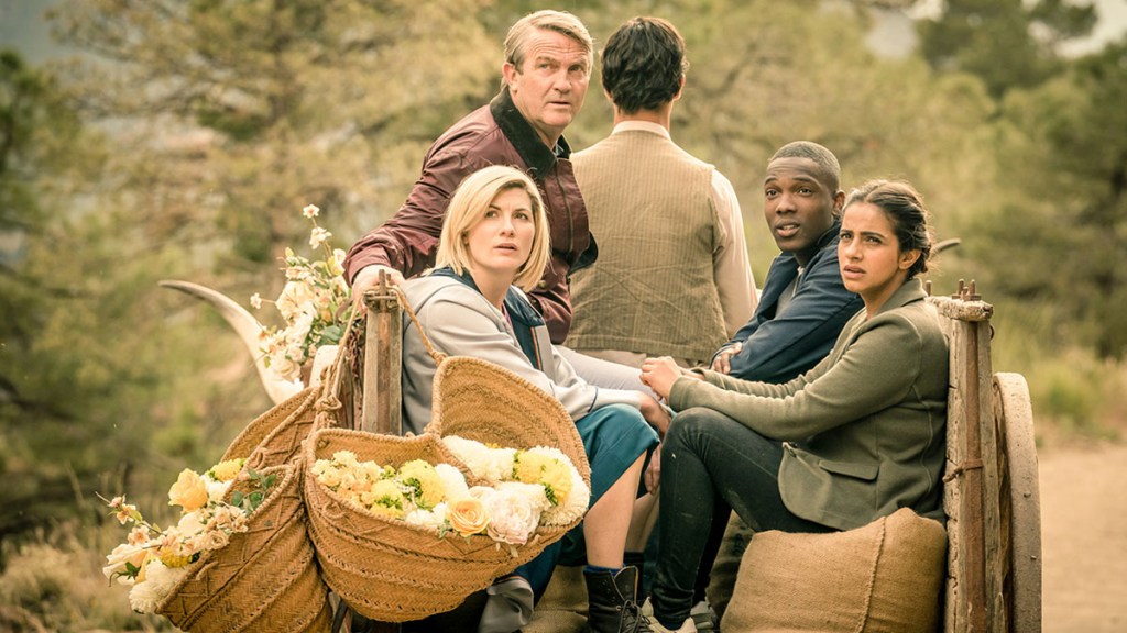 Doctor Who Demonios del Punjab Jodie Whittaker, Bradley Walsh, Mandip Gill, Tosin Cole