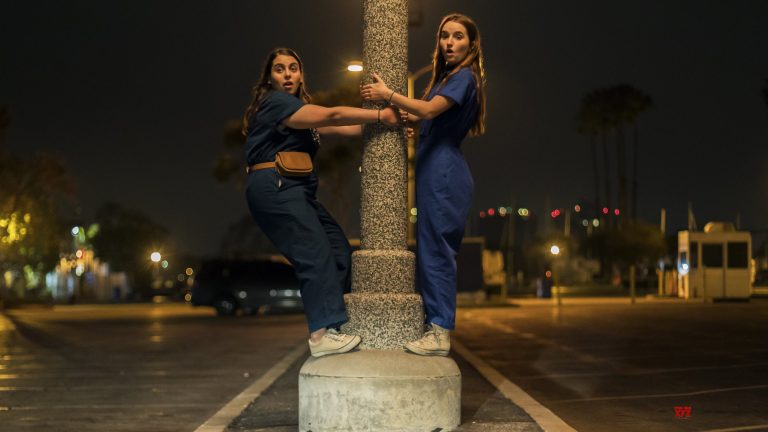 Beanie Feldstein and Kaitlyn Dever in Booksmart