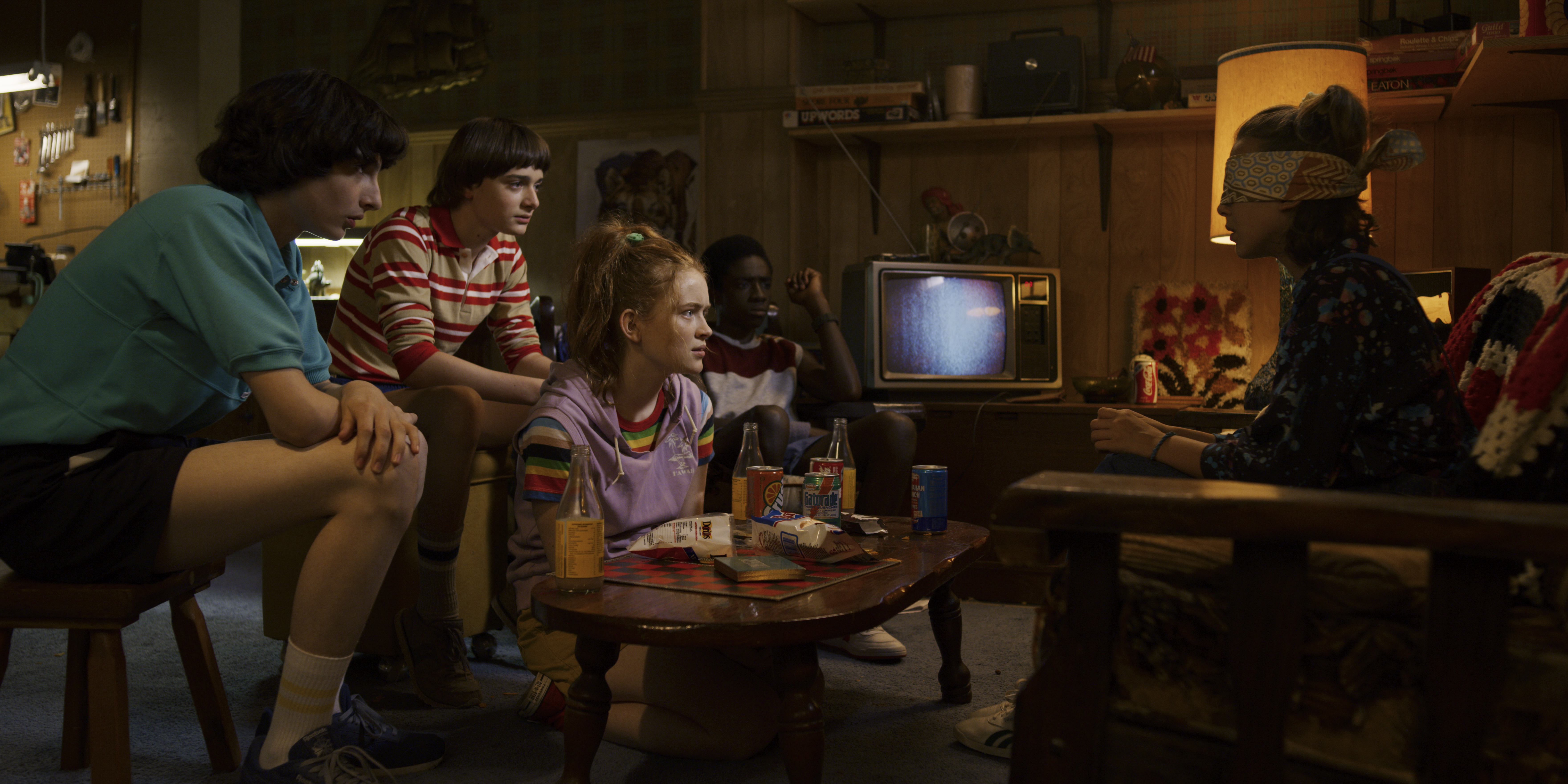 Stranger Things Season 3 - Eleven Facing the Gang