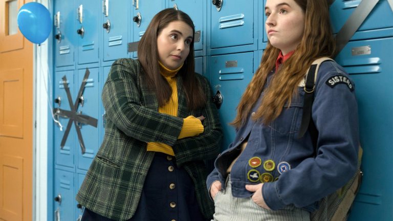 Beanie Feldstein and Kaitlyn Dever in Booksmart