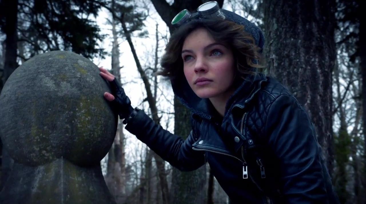 Camren Bicondova as Catwoman