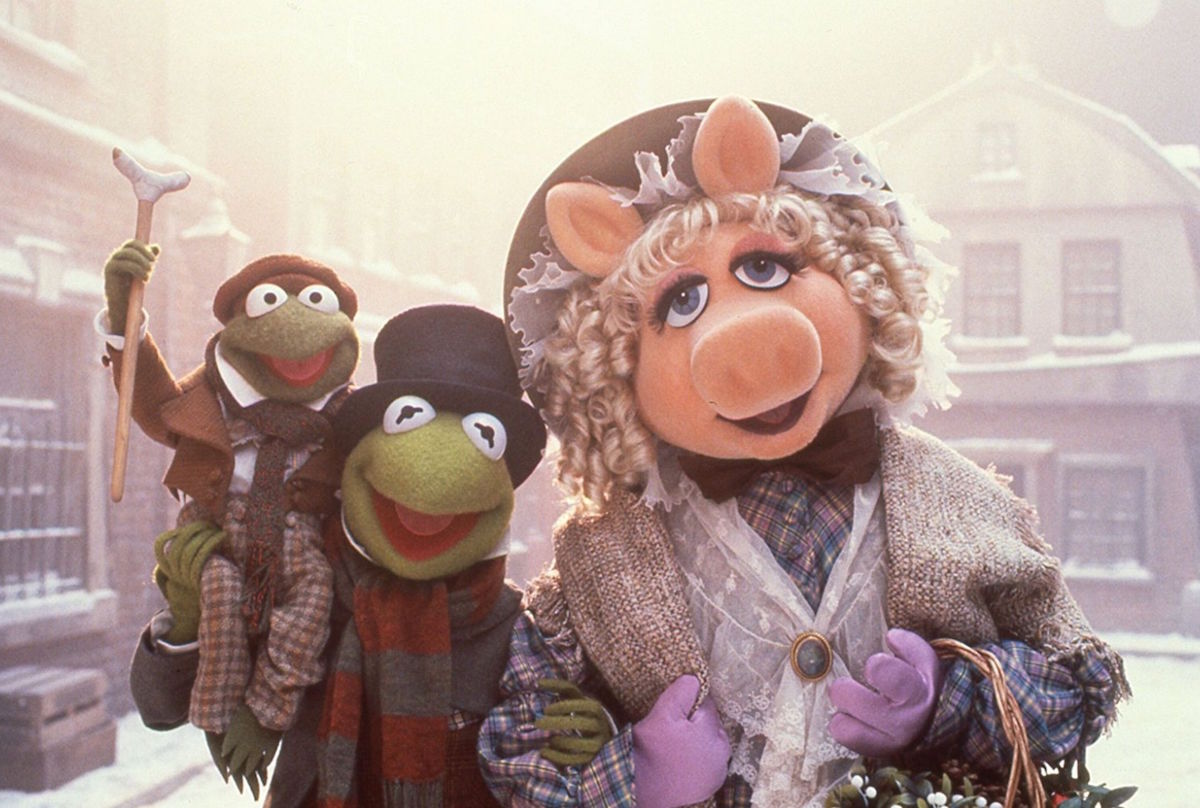 Kermit and Miss Piggy in a Muppet Christmas Carol