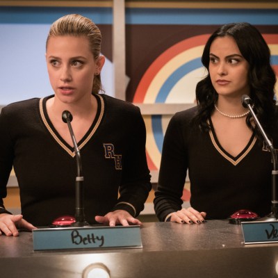 Riverdale 4x10 Chapter 67 Varsity Blues Recap Rewind By Riverdale Recap Rewind A Podcast On Anchor