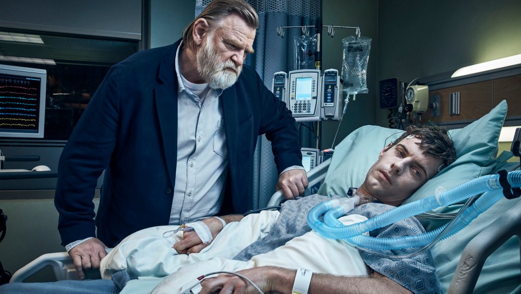 Brendan Gleeson and Harry Treadaway in Mr. Mercedes (2017)