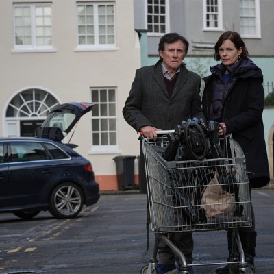 Gabriel Byrne and Elizabeth McGovern in The War of the Worlds episode 5