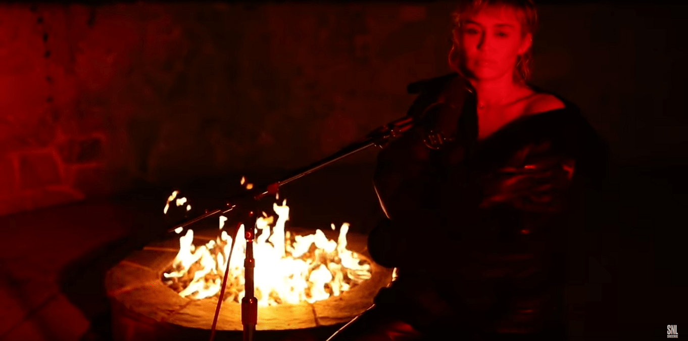 Download Miley Cyrus Performs Haunting Pink Floyd Song On Snl Den Of Geek Desktop Wallpaper Get Wallpaper Miley Cyrus Performs Haunting Pink Floyd Song On Snl Den Of Geek For iPhone