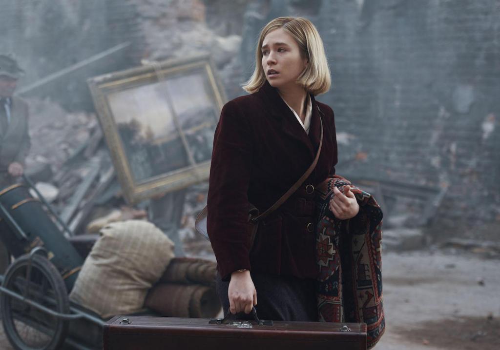 Zofia Wichłacz as Kasia Tomaszeski in World on Fire