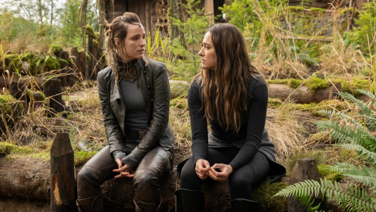 The 100 Season 7 Episode 2 Hope and Echo on Sky Ring in The Garden