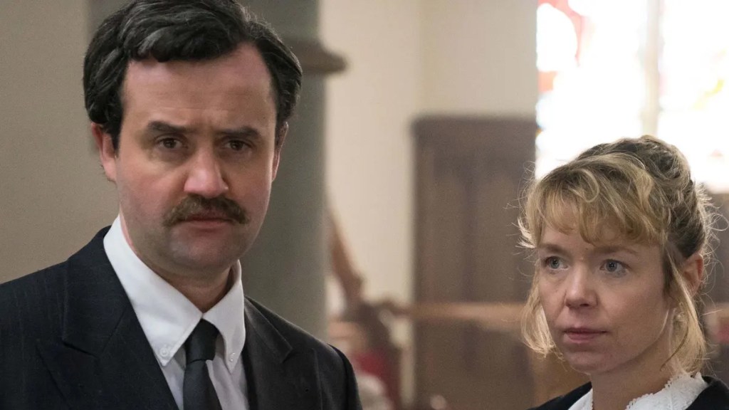 Daniel Mays and Anna Maxwell Martin in Mother's Day