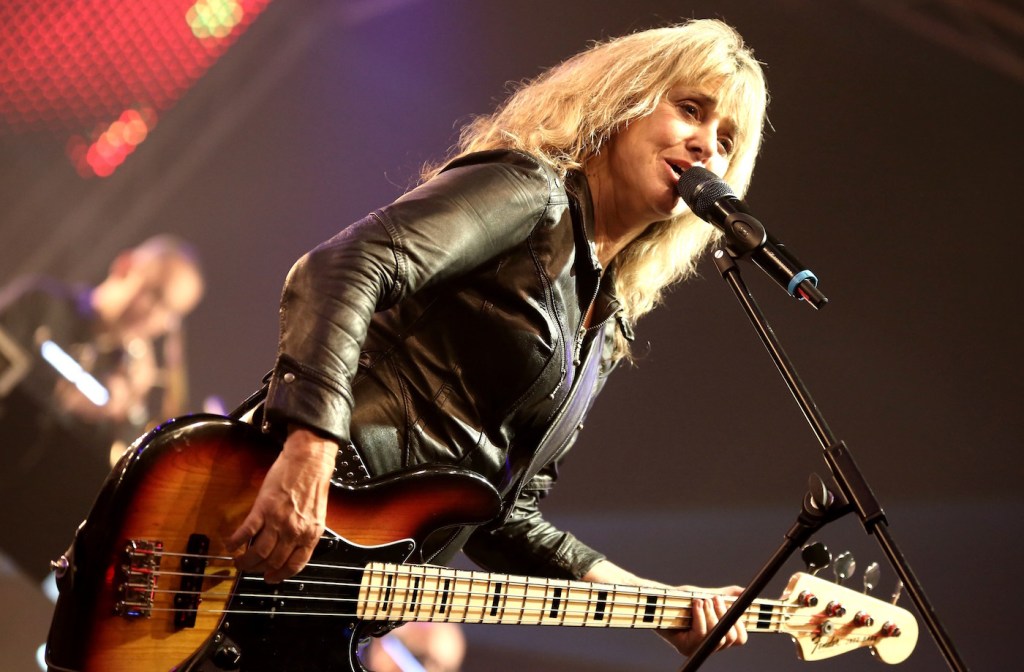Suzi Quatro on the bass
