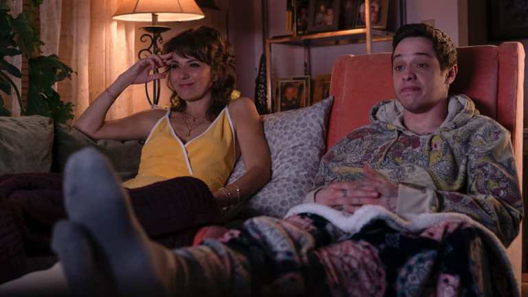 Marisa Tomei and Pete Davidson in The King of Staten Island