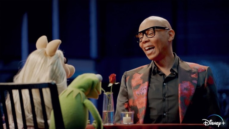 Miss Piggy and Kermit interview RuPaul in Muppets Now