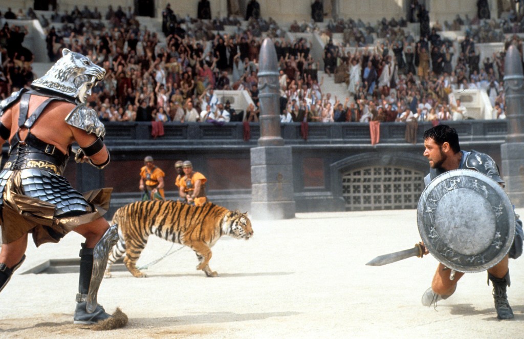 Russell Crowe fights tiger in Gladiator