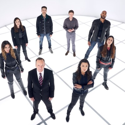 Agents of SHIELD team in circle