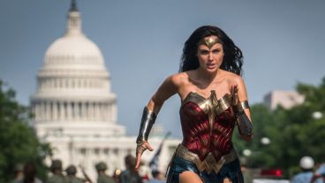 Wonder Woman 1984: Lynda Carter on Passing the Torch to Gal Gadot