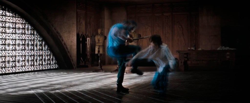 Paul and Gurney fight in Dune (2020)