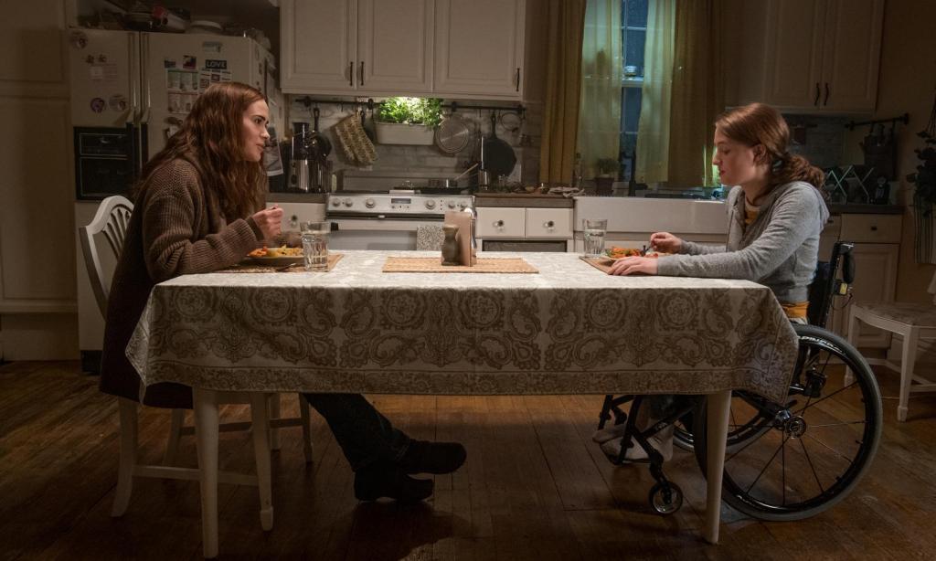Sarah Paulson and Kiera Allen in Run