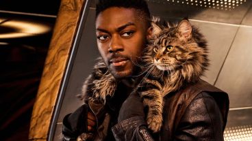 Book and Grudge the Cat in Star Trek: Discovery Season 3