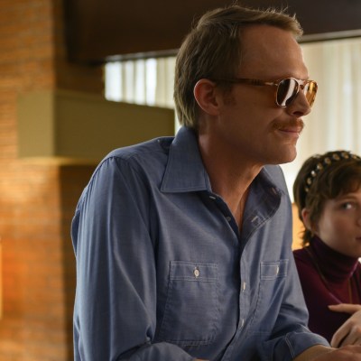 Paul Bettany and Sophia Lillis in Uncle Frank