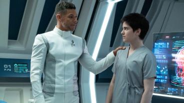 Hugh and Adira in Star Trek: Discovery Season 3 Episode 4
