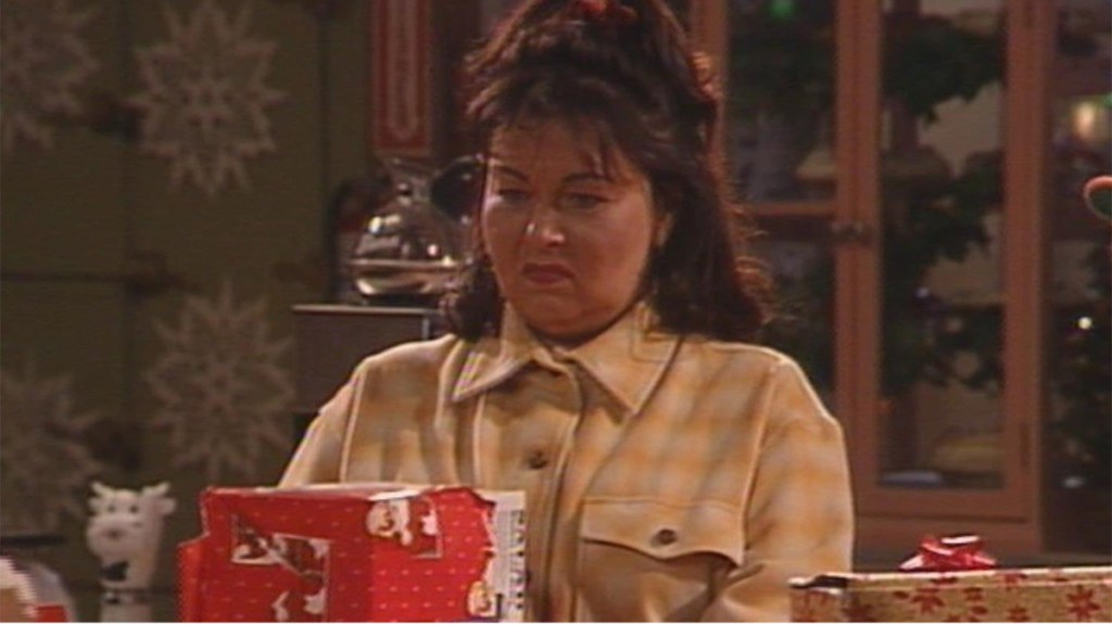 Christmas tv comedy episodes list where to stream friends the office