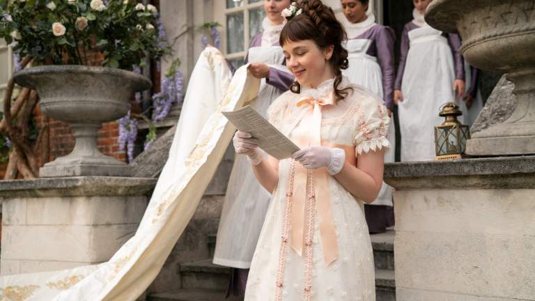 Eloise Reads Lady Whistledown on Netflix's Bridgerton