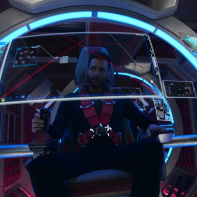 Alex Kamal piloting the Razorback in The Expanse