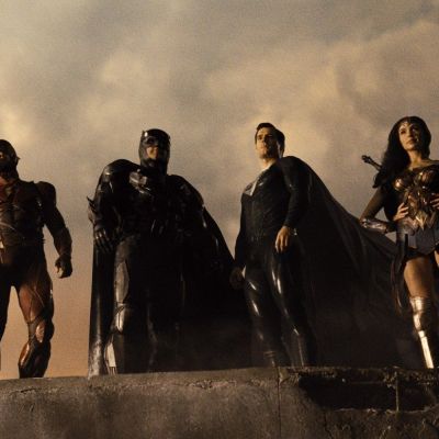 Cyborg, Flash, Batman, Superman, Wonder Woman, and Aquaman all assembled in Justice League