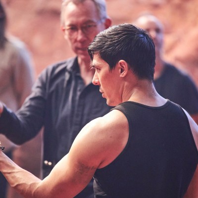 Lewis Tan and director Simon McQuoid on the set of the Mortal Kombat movie