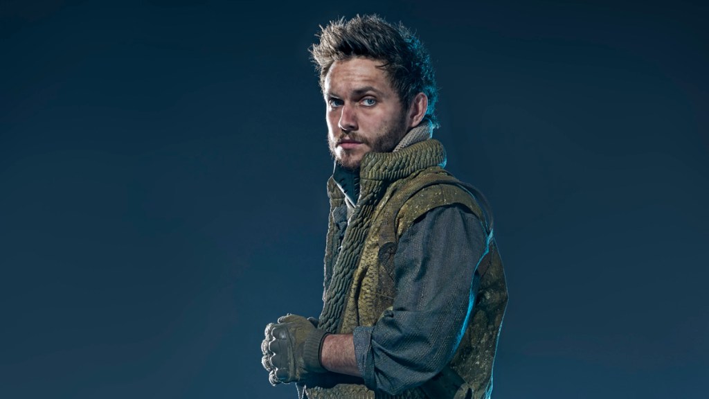 Oliver Coopersmith as Echo Nantu-Rose