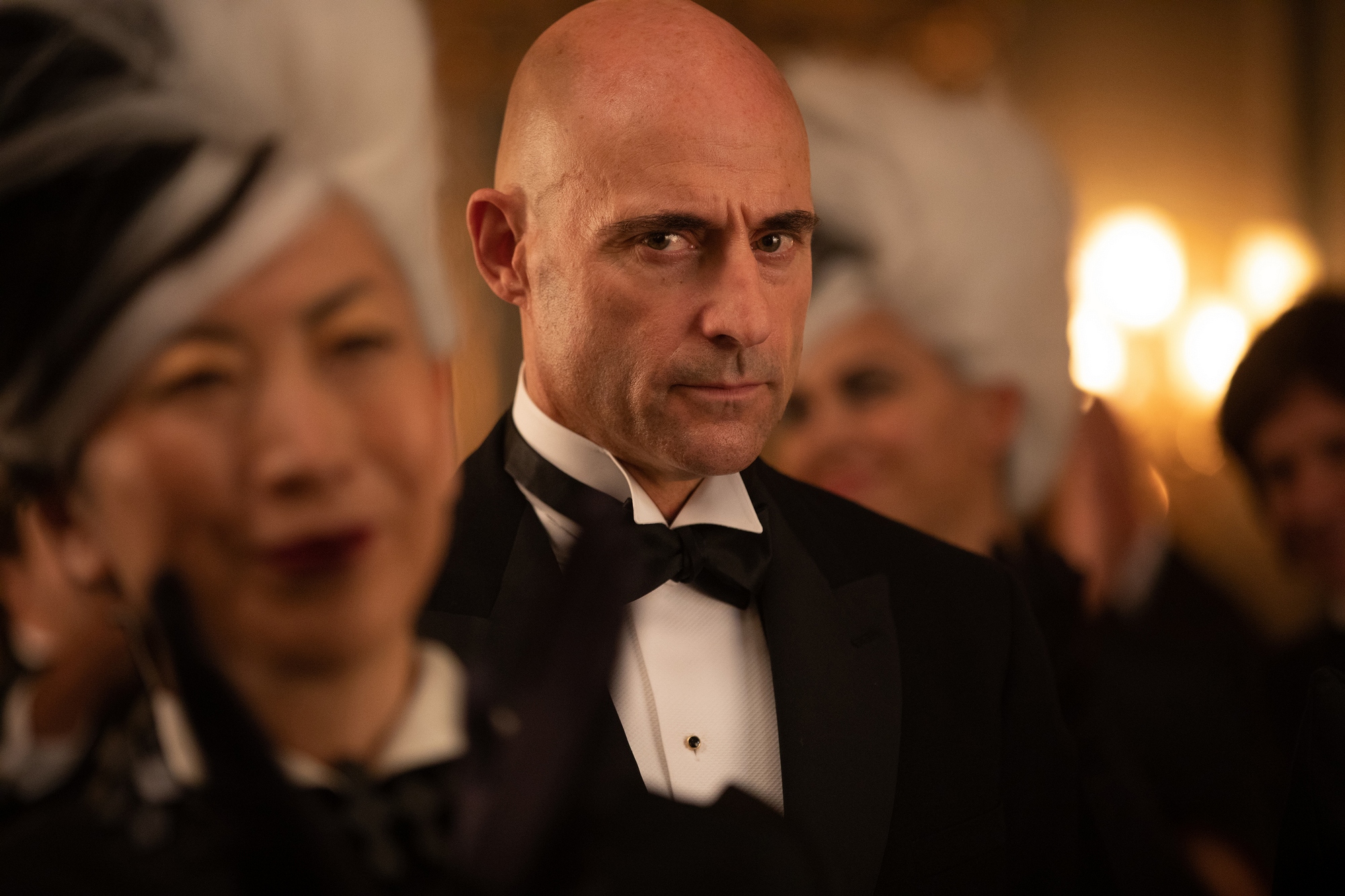 Cruella: Why Mark Strong Was ‘Fascinated’ to Work With Emma Stone - Den