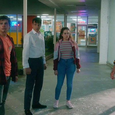 William Zabka, Xolo Maridueña, Ralph Macchio, Mary Mouser nad Martin Kove on Cobra Kai.