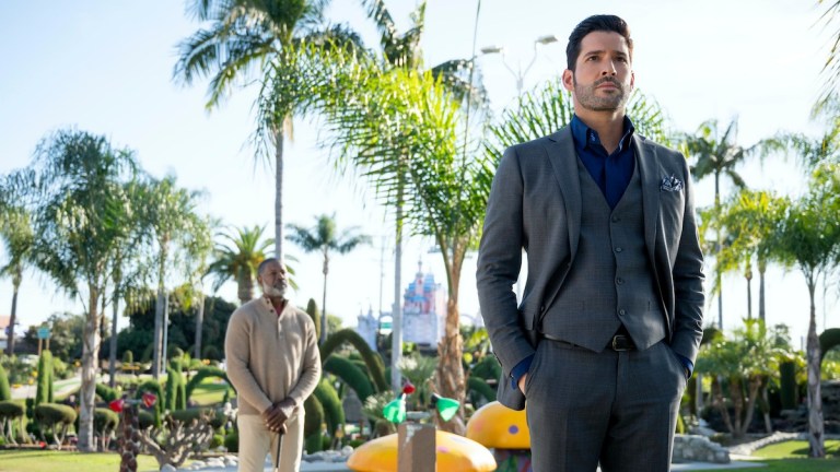 Dennis Haysbert and Tom Ellis in Lucifer Season 5 Episode 9