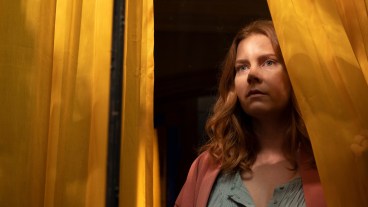 The Woman in the Window Grip Lit