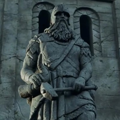 Helm Hammerhand statue in The Lord of the Rings: The Two Towers.