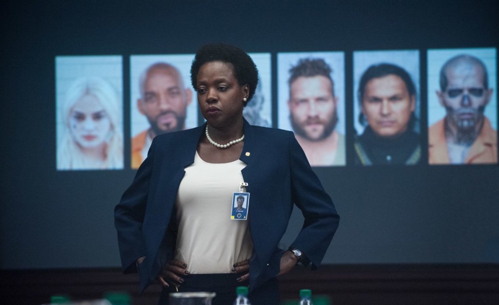 Viola Davis trong vai Amanda Waller trong Biệt đội cảm tử