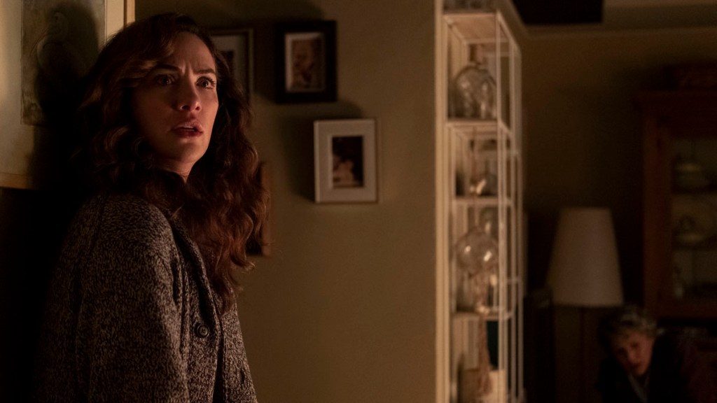 Midnight Mass Kate Siegel as Erin Greene