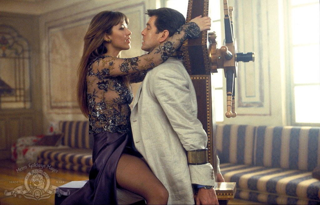 Sophie Marceau and Pierce Brosnan in The World is Not Enough