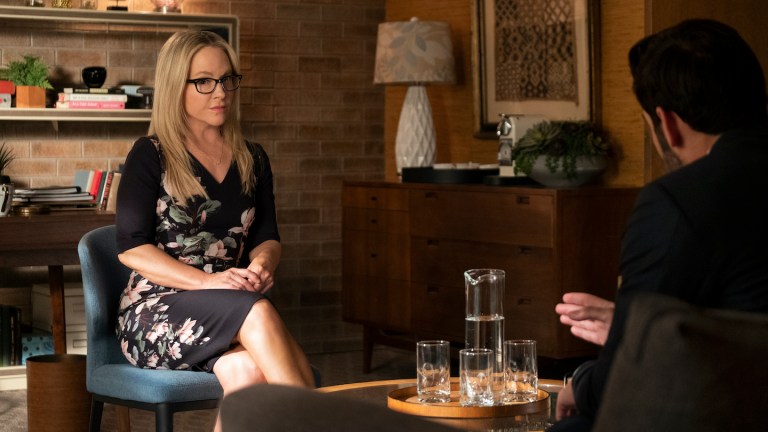 Rachael Harris as Dr. Linda Martin talks Lucifer (Tom Ellis) through his doubts.