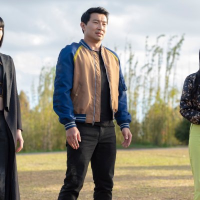 (L-R): Xialing (Meng’er Zhang), Shang-Chi (Simu Liu) and Katy (Awkwafina) in Marvel Studios' SHANG-CHI AND THE LEGEND OF THE TEN RINGS